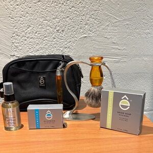 ê Shave Amber Brush & Black Travel Pouch Shaving Set